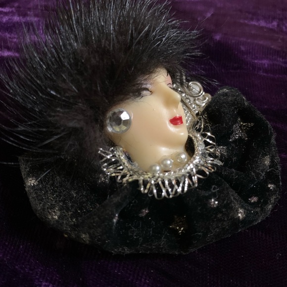 Vintage Fancy Lady Brooch - Picture 8 of 12